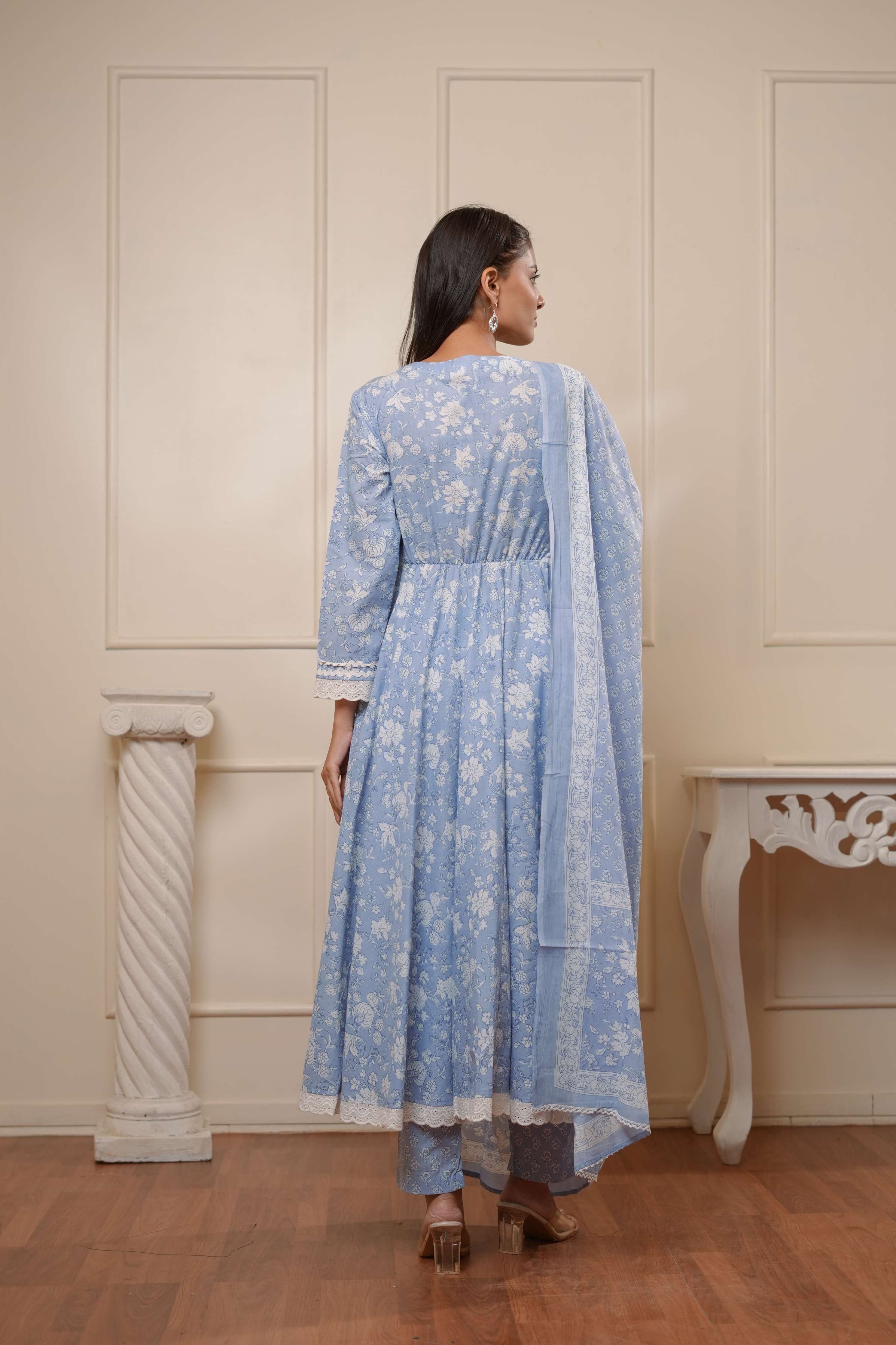 Women Floral Printed Kurta with Trousers & Dupatta